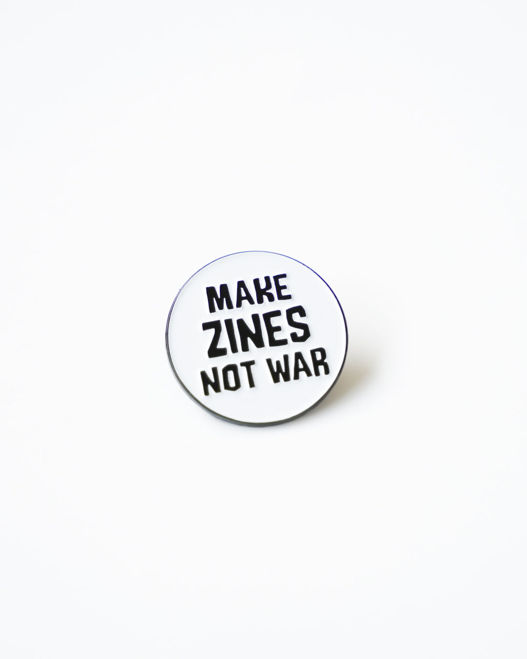 【PAPERWORK】MAKE ZINES NOT WAR PIN