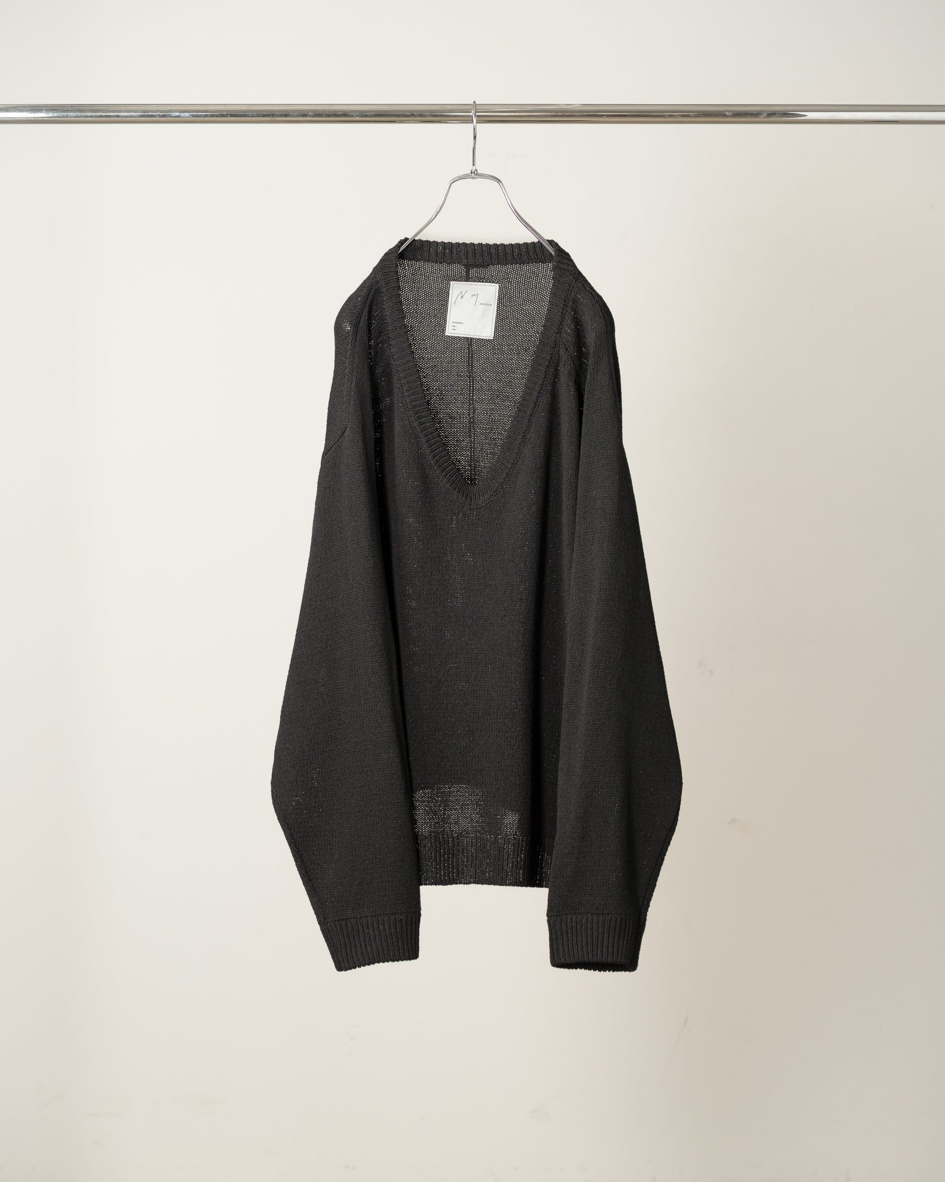[ANCELLM] UV NECK KNIT - BLACK