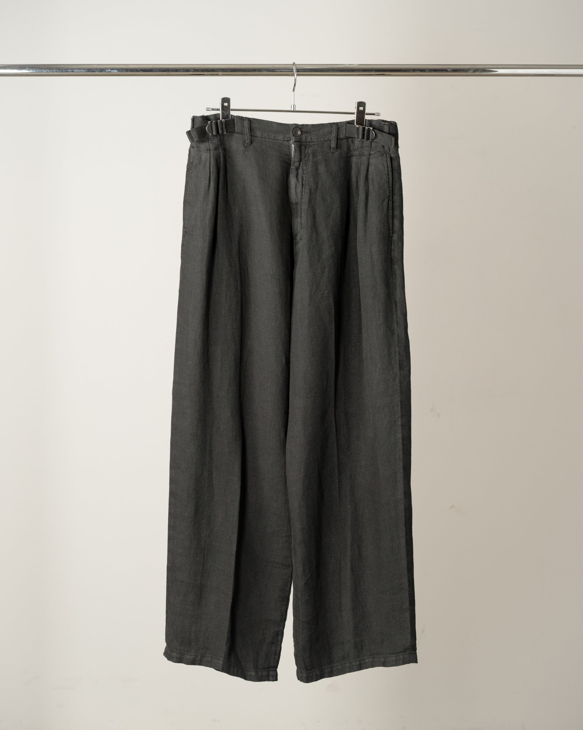 【ANCELLM】BELTED LINEN TUCK SLACKS - BLACK