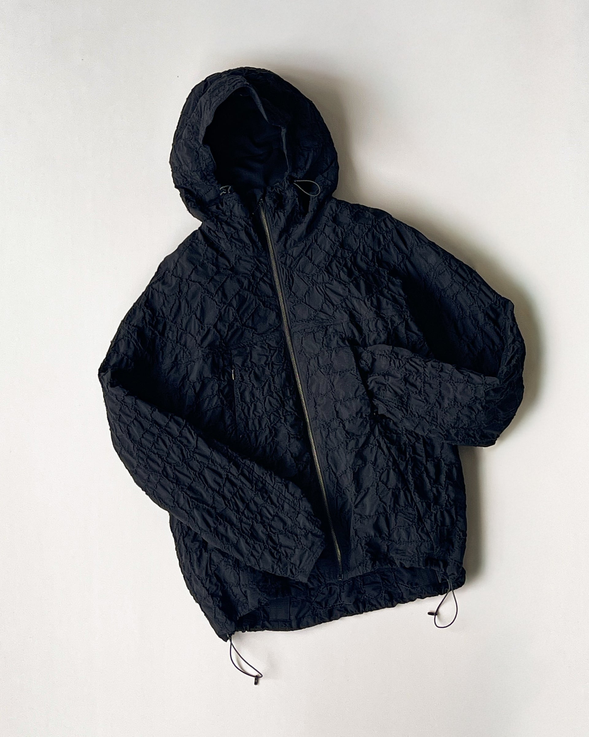 【PASTOR NOVA】EMB.CODE SHELL HOODIE - BLACK