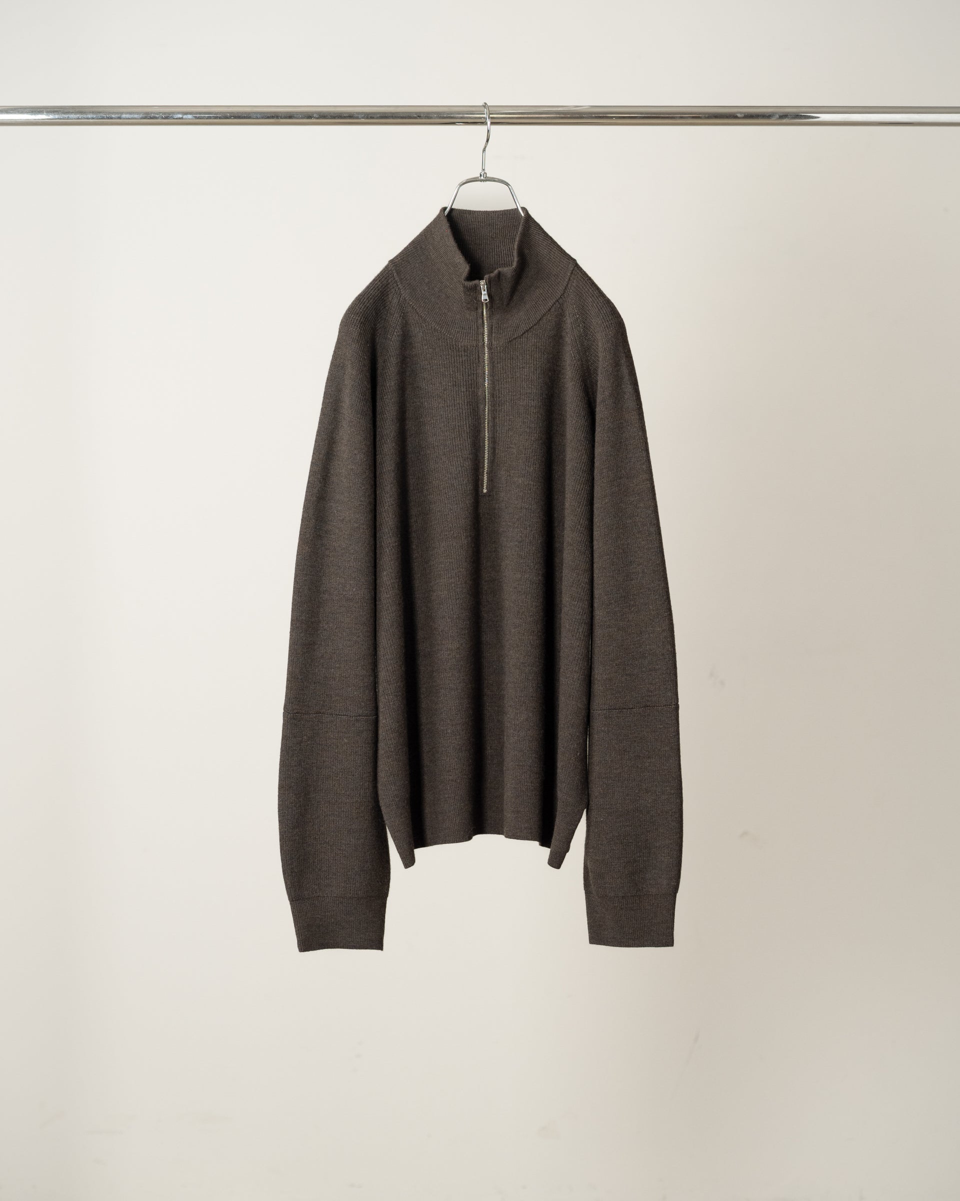 【ANCELLM】120'S WOOL HALF ZIP KNIT - MARRON