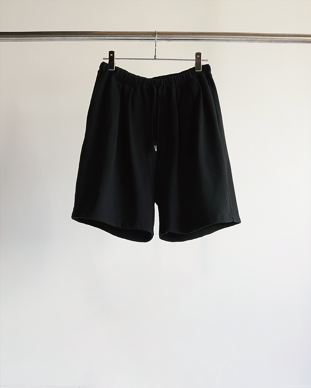 【ANCELLM】TUCK SWEAT SHORTS - BLACK