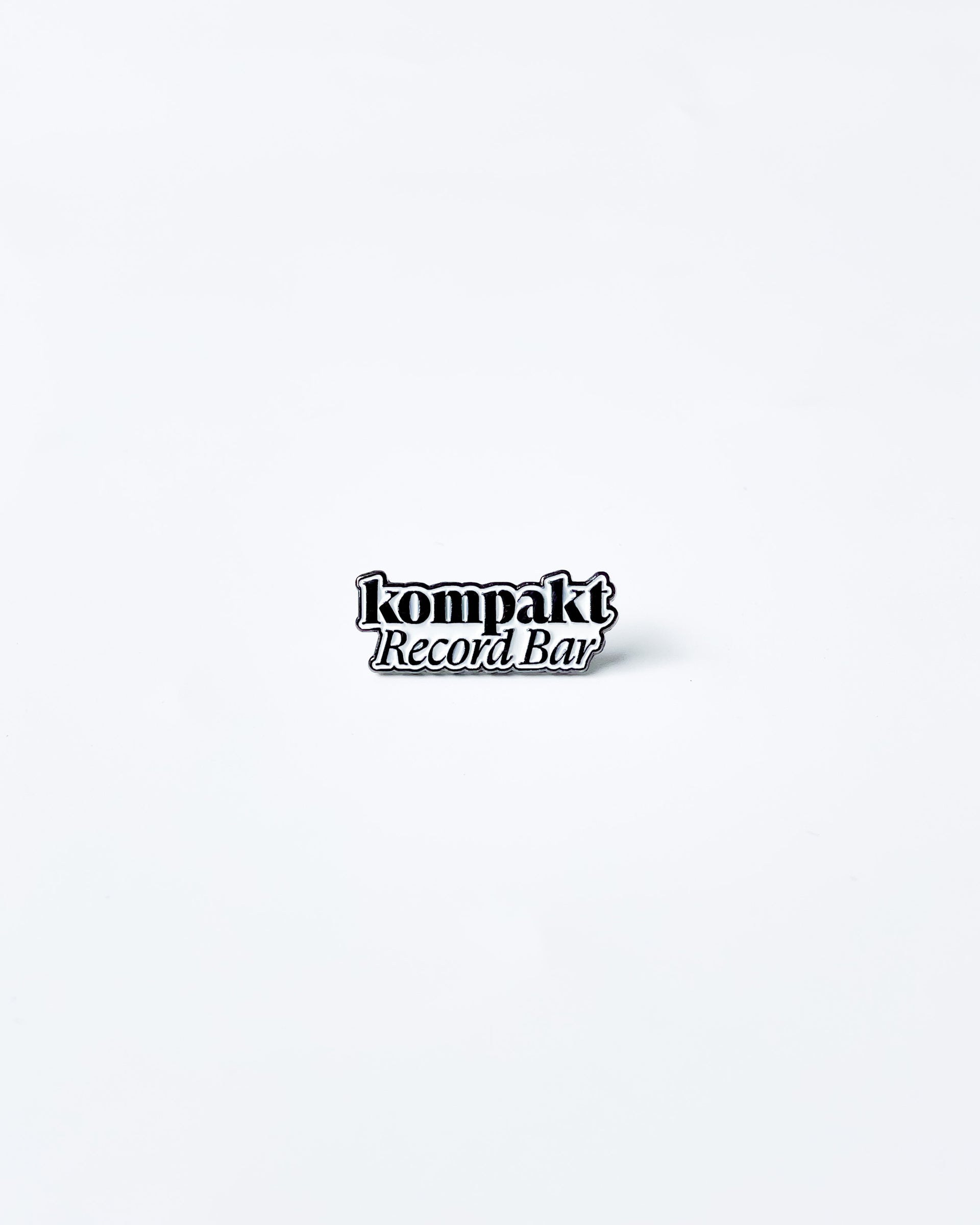 【KOMPACT RECOAD BAR】KRB LOGO BADGE - SILVER