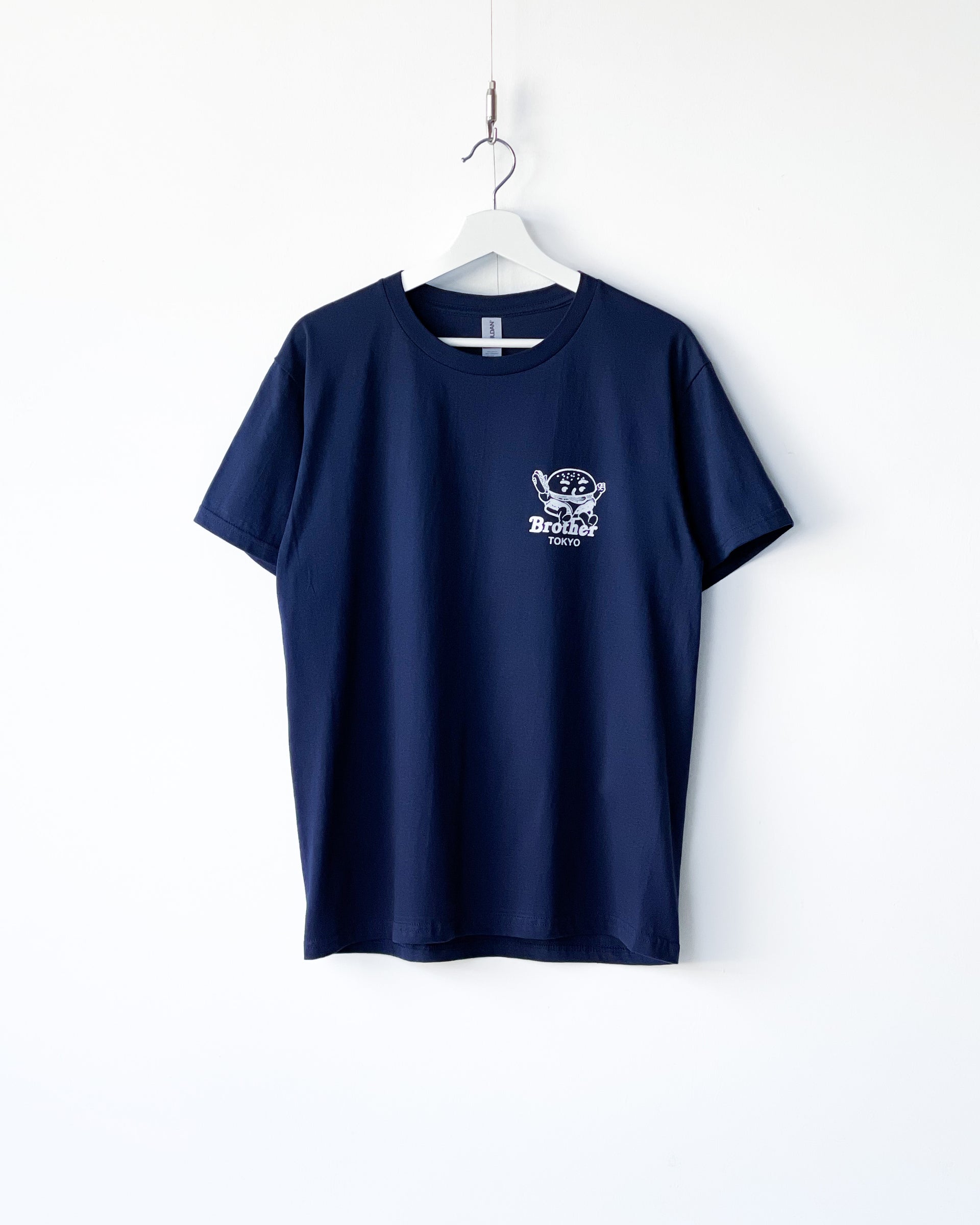 【KOSUKE KAWAMURA × GOOD JUNK STORE CAFE BROTHER】"SOUVENIR TEE" PAN EXCLUSIVE - NAVY