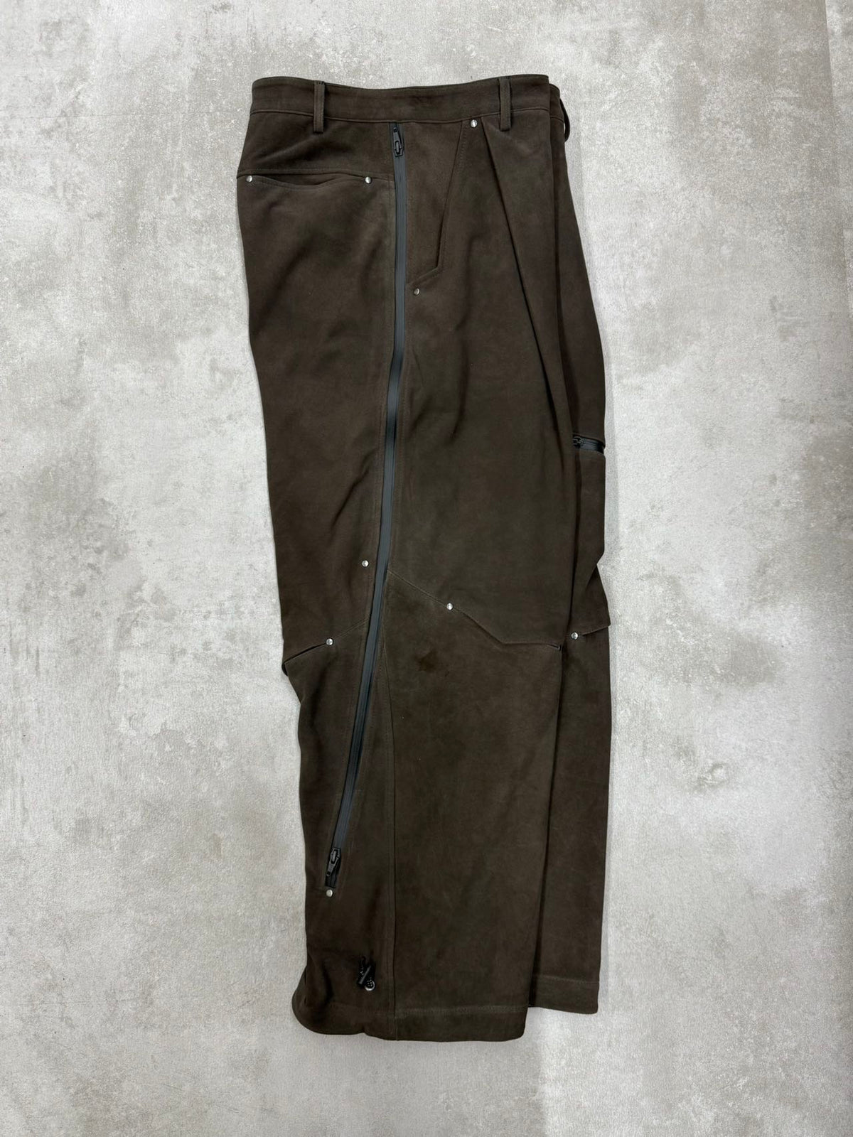 [PASTOR NOVA] DIAGONAL SUEDE PANTS III - OLIVE