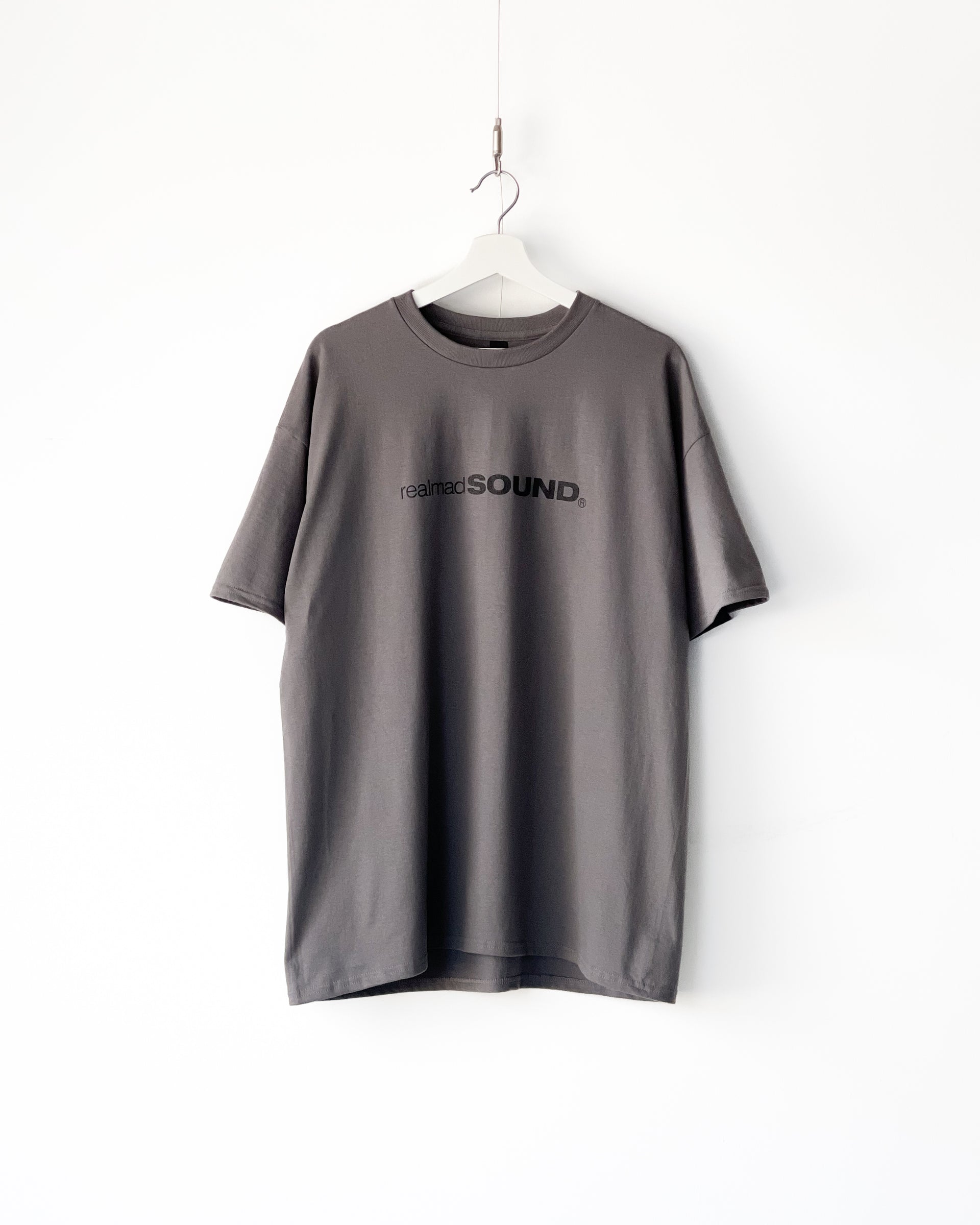 【realmad SOUND】"realmad SOUND"別注TEE - CHARCOAL×BLACK