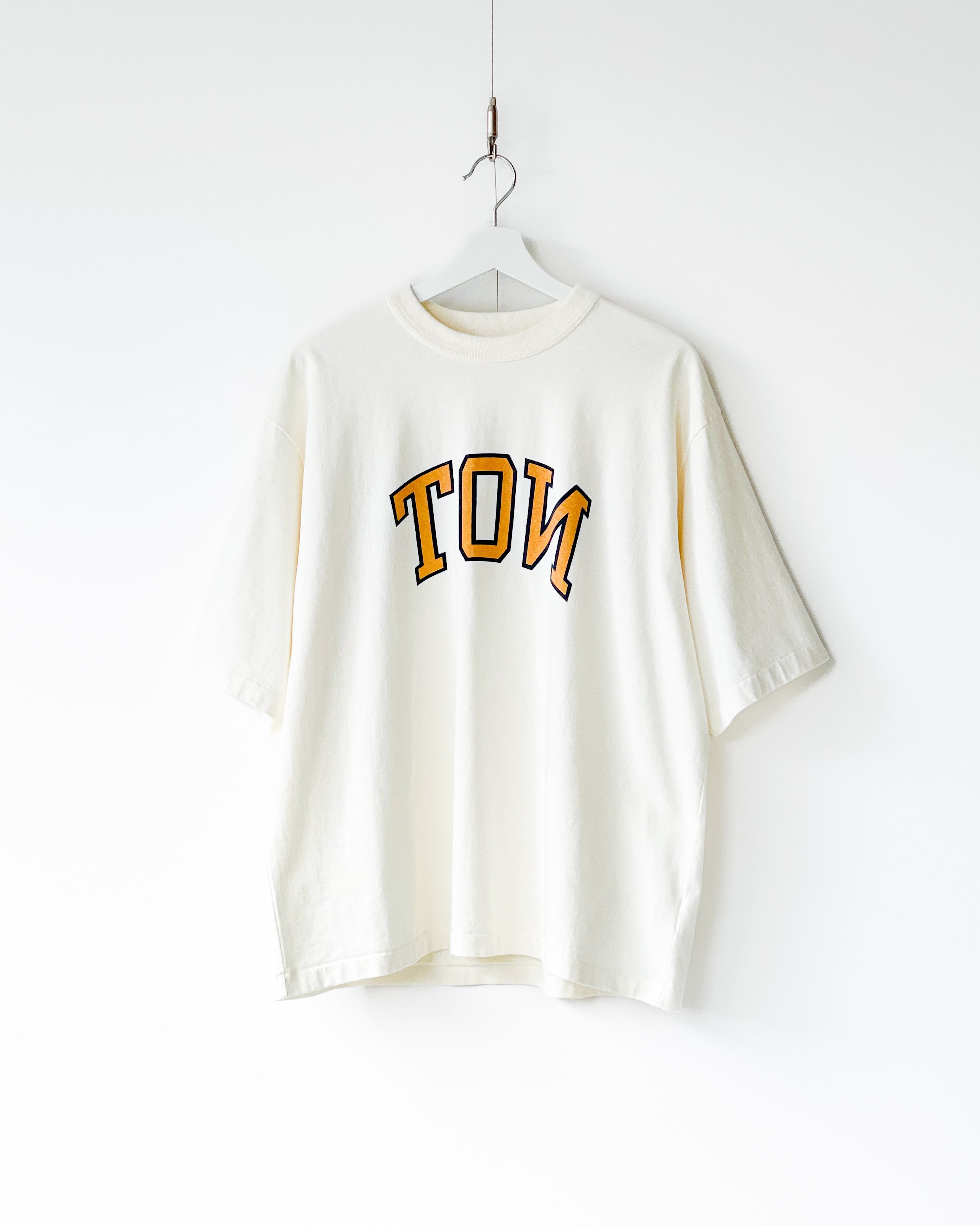 [blurhms ROOTSTOCK] NOT-PRINCE 88/12 PRINT TEE WIDE - IVORY