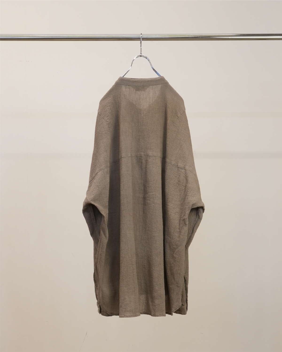 [ANCELLM] CRAPE HALF ZIP SHIRT - GREIGE