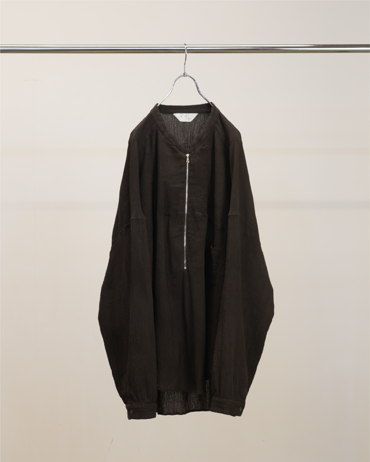 【ANCELLM】CRAPE HALF ZIP SHIRT - BROWN