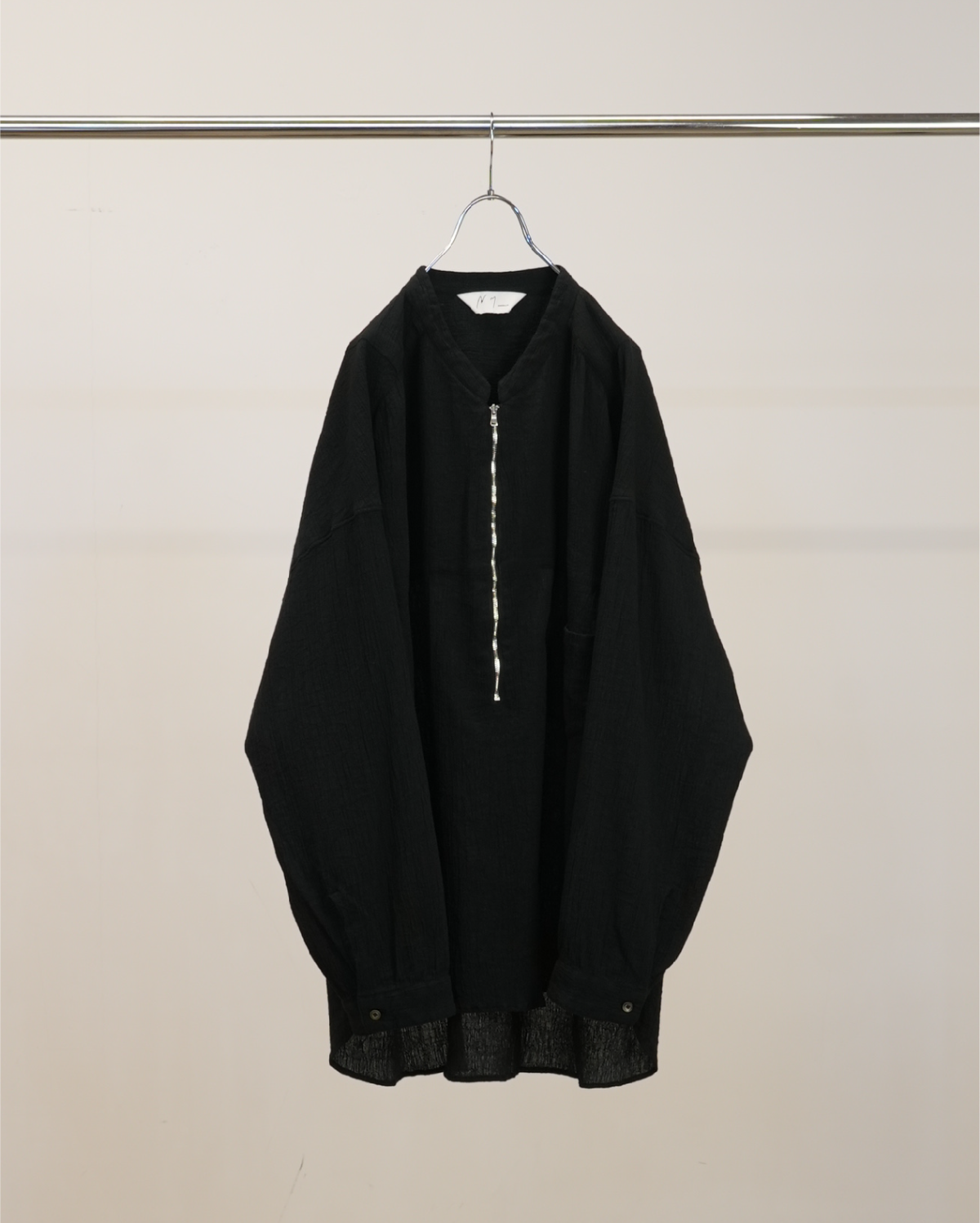 【ANCELLM】CRAPE HALF ZIP SHIRT - BLACK