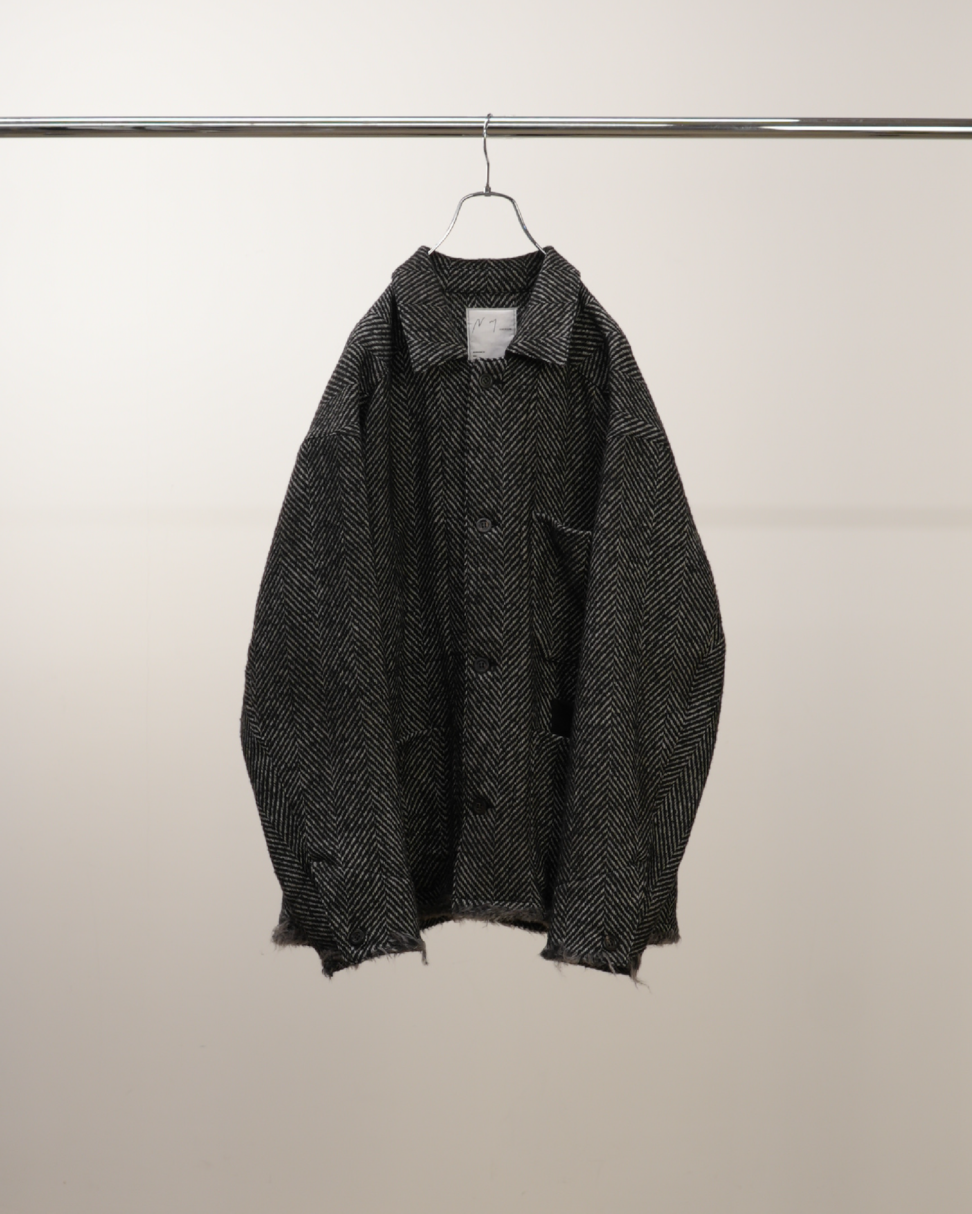 [ANCELLM] DAMAGE WOOL HERRINGBONE COVER ALL - WHITE×BLACK