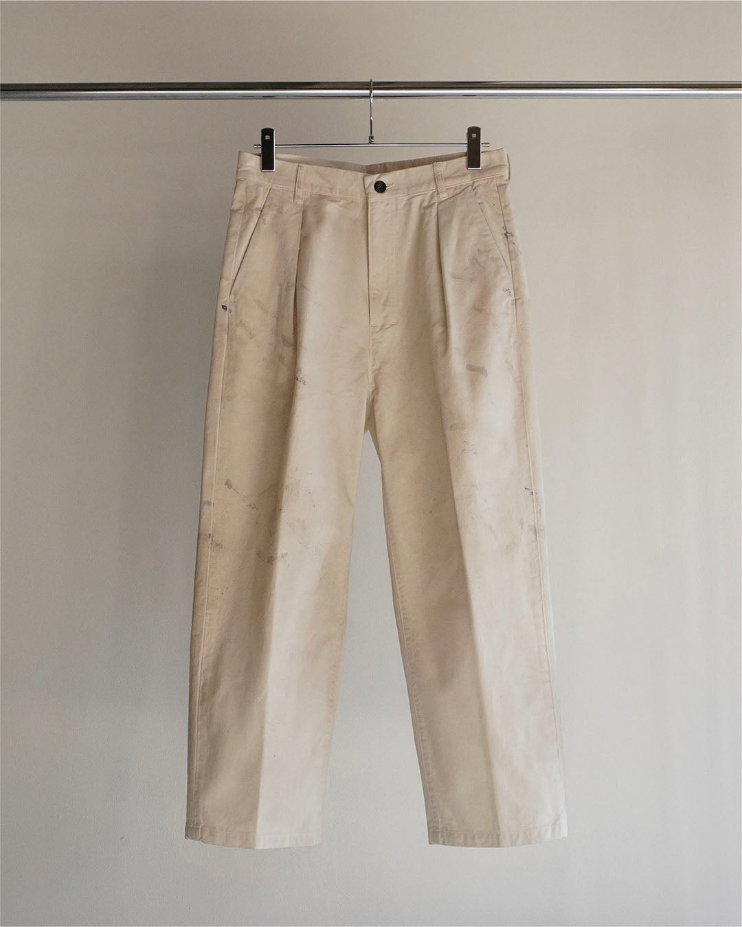 【ANCELLM】 PAINT CHINO TROUSERS - IVORY