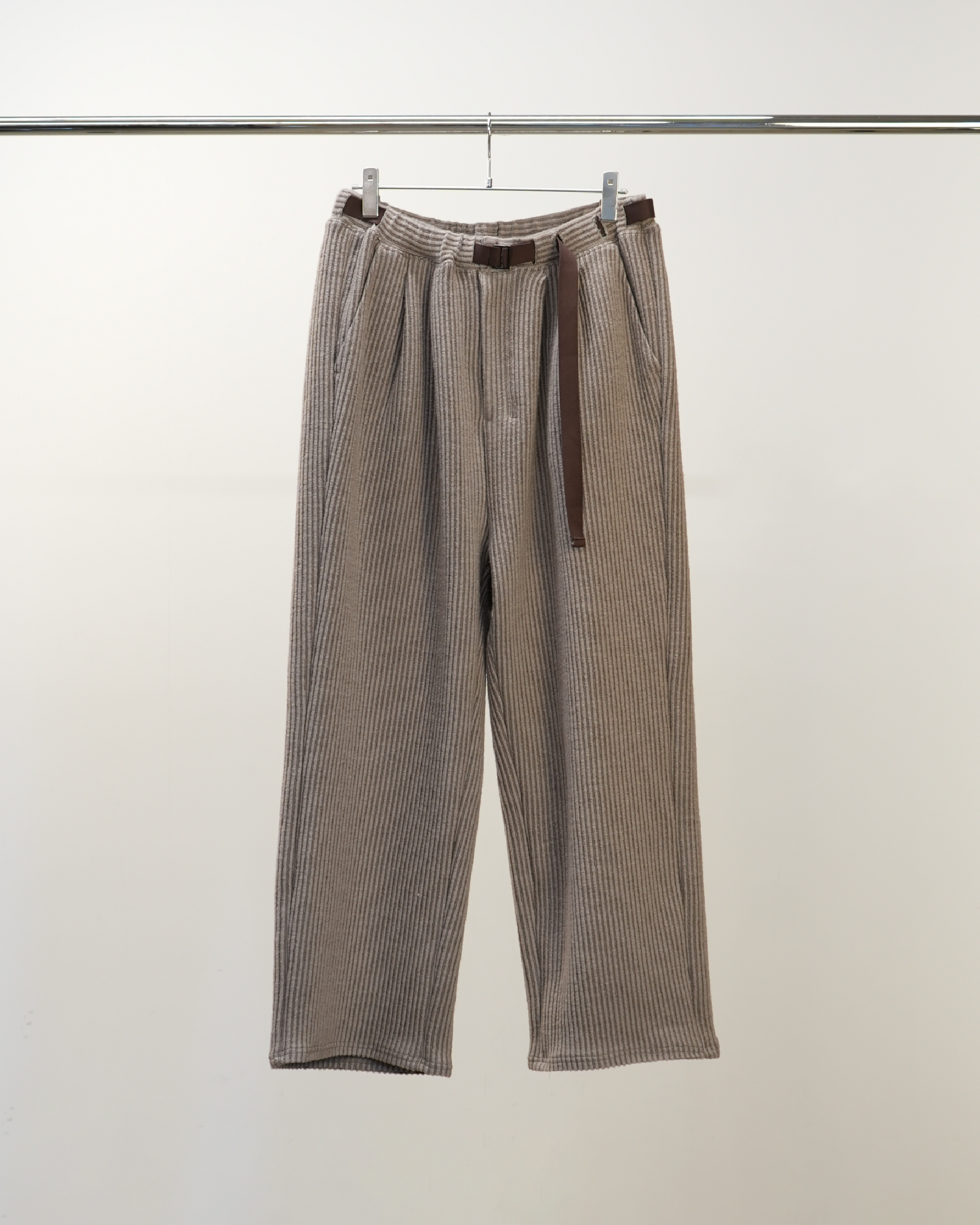 【ANCELLM】WOOLCORD BELTLESS SLACKS - SAND