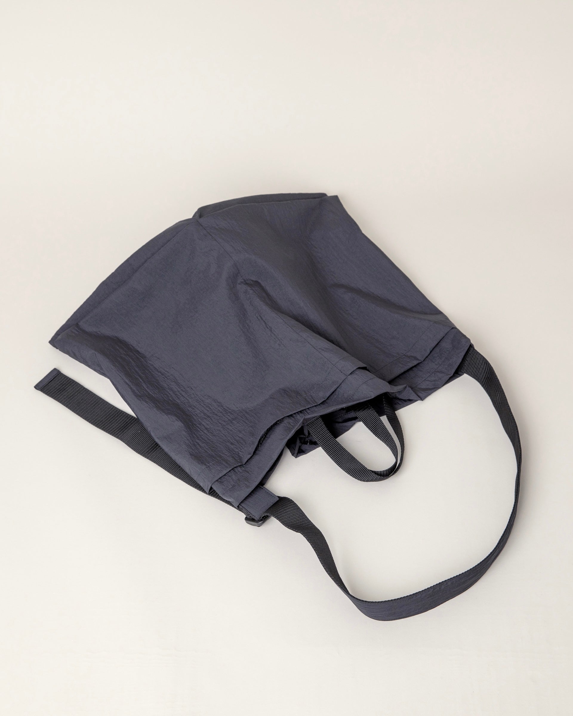 [ERA.]SHRINK TAFFETA US HELMET BAG - BLACK