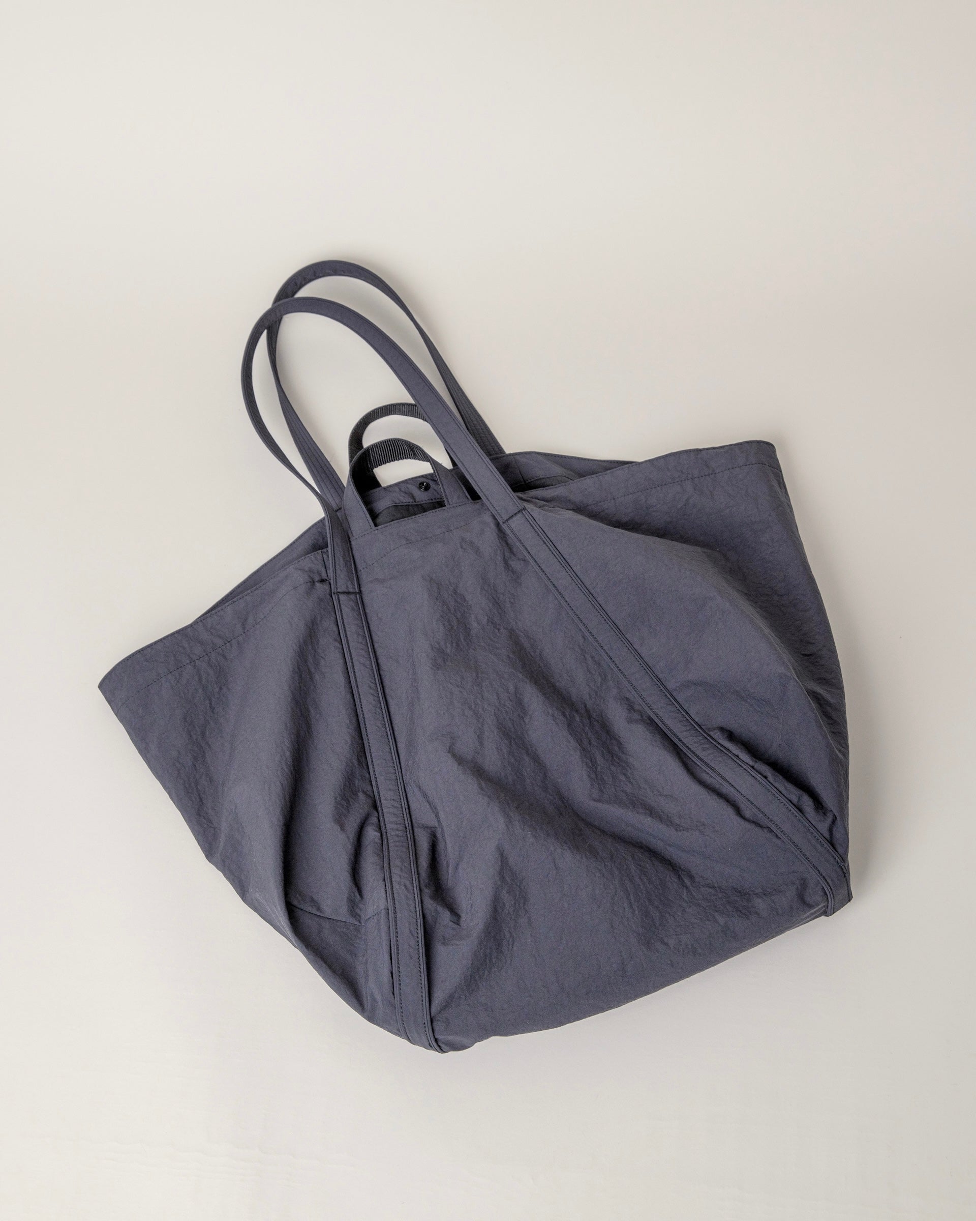 [ERA.]SHRINK WRAP TOTE BAG - BLACK