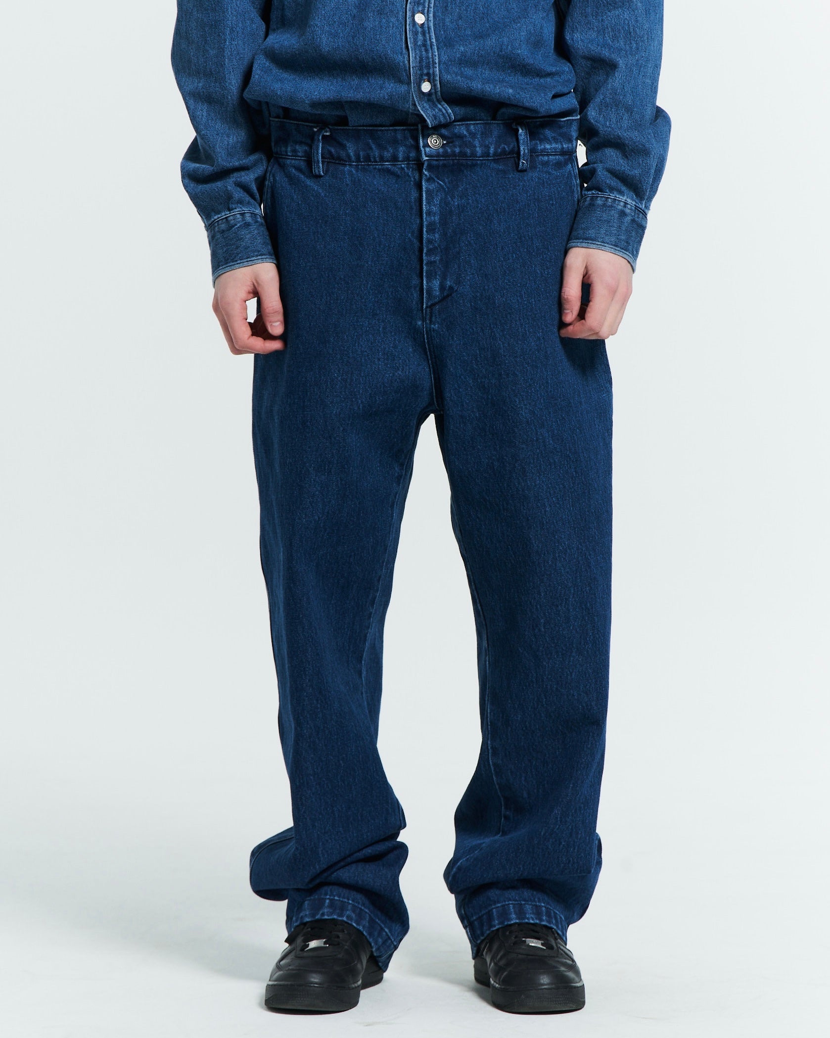 【PLASTICPRODUCT】MPA CALF LOGO DENIM PANTS - MID BLUE