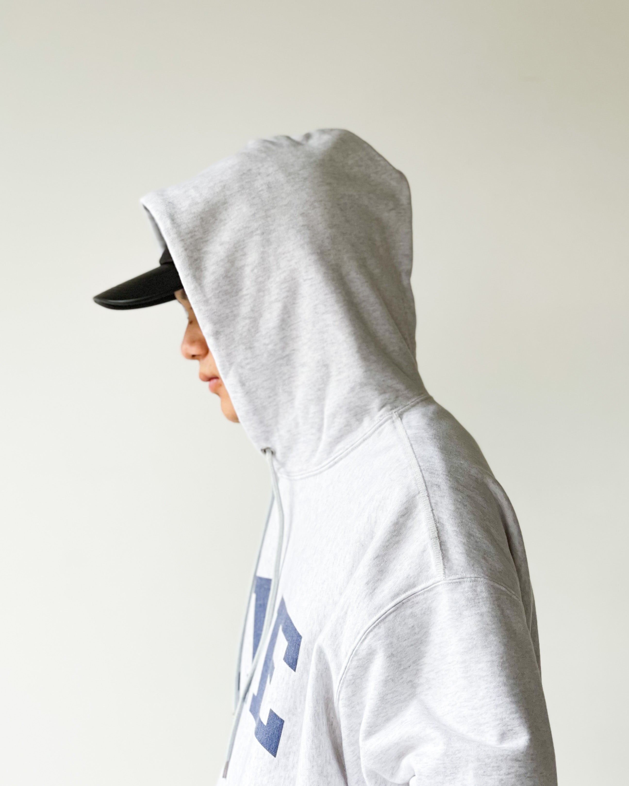 【blurhms ROOTSTOCK】PRINT SWEAT HOODIE P/O BIG - HEATHER WHITE × ALE-Y
