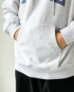 【blurhms ROOTSTOCK】PRINT SWEAT HOODIE P/O BIG - HEATHER WHITE × ALE-Y