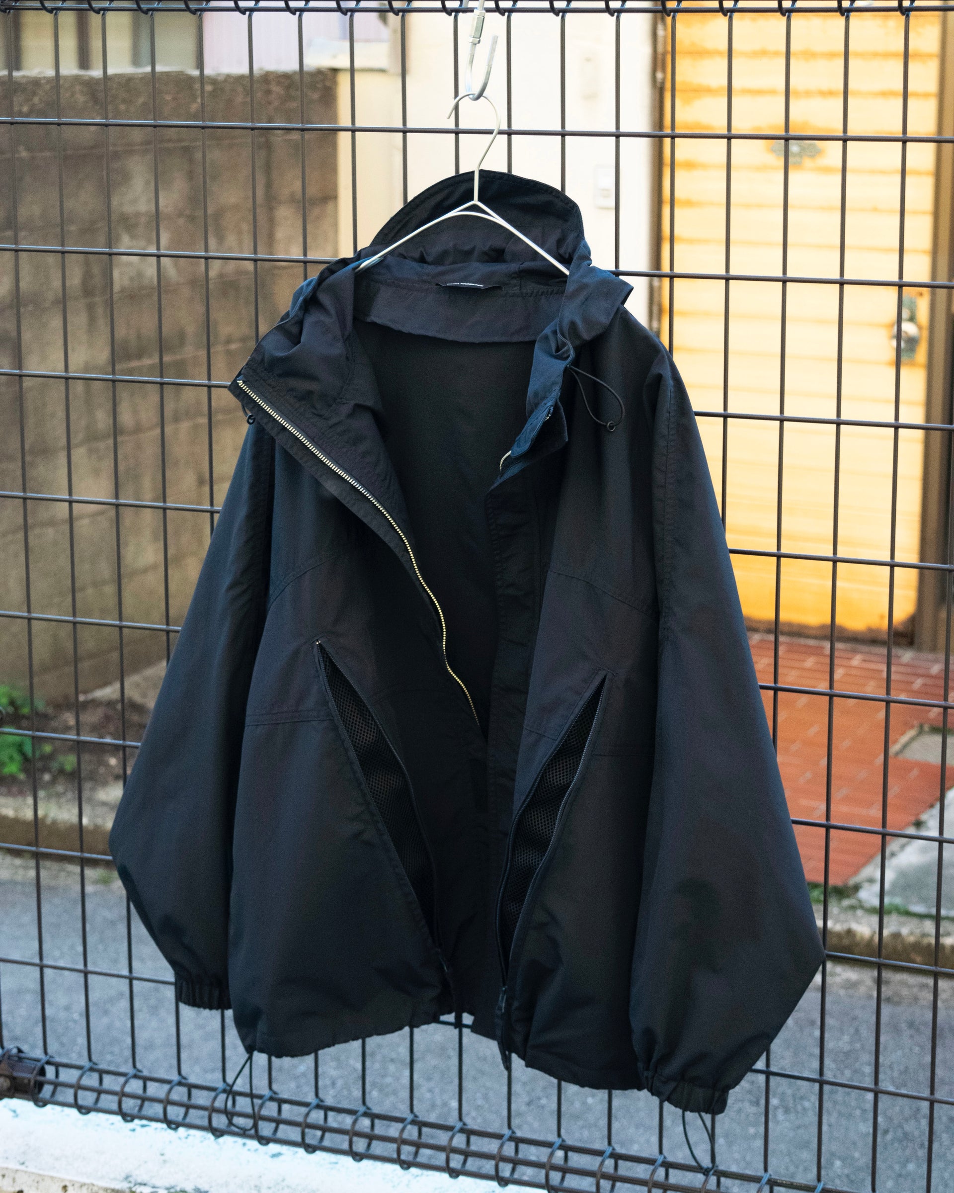 【WANNA FOUNDATION】DESIGN VENTILATION NYLON SHELL JACKET - NAVY