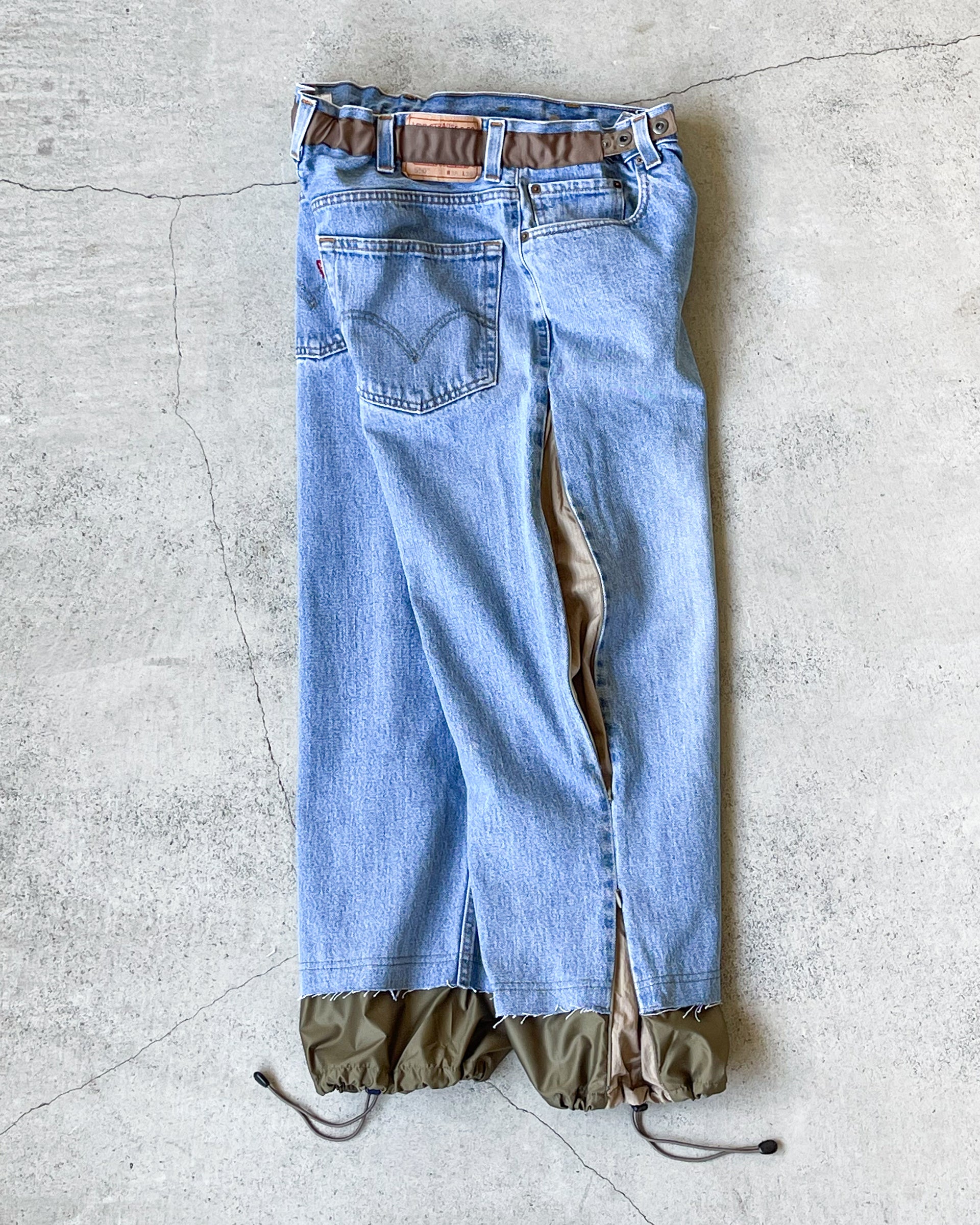 【POLIQUANT】THE DEFORMED ADJUSTABLE THRIFTING DENIM 550 [FIGURE ARCHIVES] - LIGHT BLUE