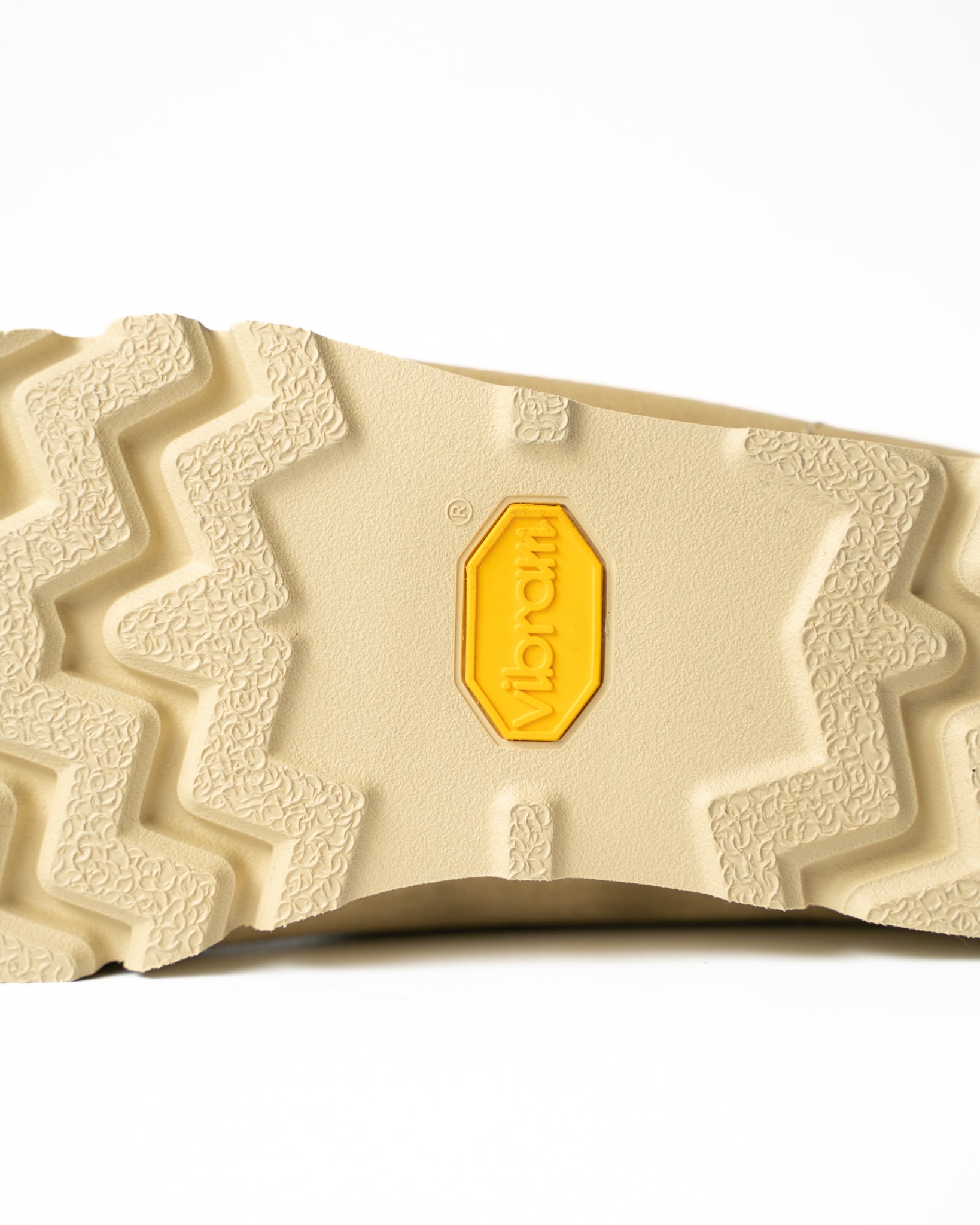 【CLARKS ORIGINALS】WALLABEEBT GTX - MAPLE SUEDE
