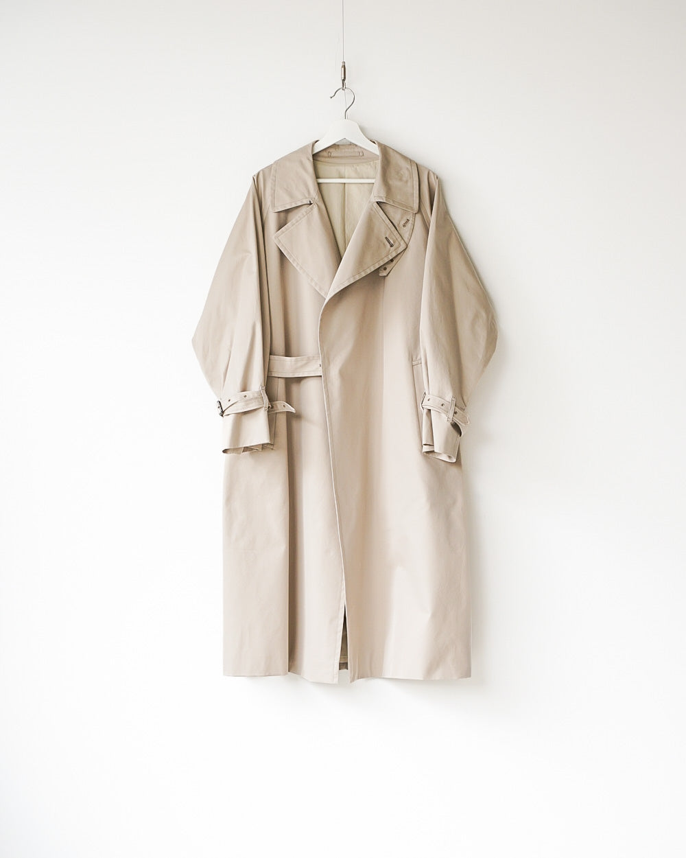 【blurhms】GABARDINE DOUBLE BELT TRENCH COAT - LIGHTBEIGE