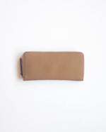 Load image into Gallery viewer, [ERA.] BUBBLE CALF ROUND SLIM WALLET - TAUPE
