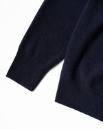 Load image into Gallery viewer, [BODHI] PLAIN CASHMERE SWEATER - NAVY
