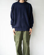 Load image into Gallery viewer, [BODHI] PLAIN CASHMERE SWEATER - NAVY
